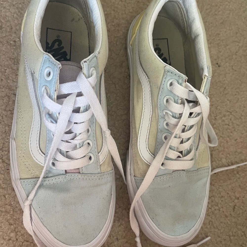Vans - Picture 3 of 5